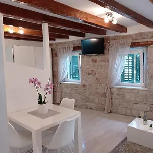 Apartment Makala