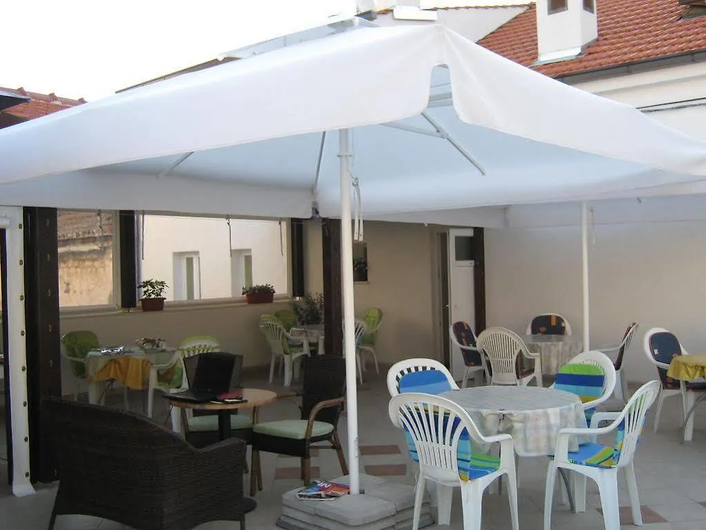 Guest House Klaudija Trogir 4*,